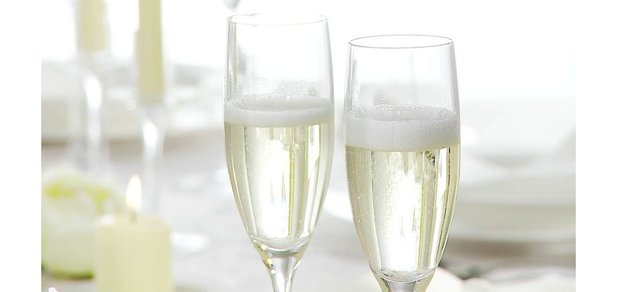 https://cdn1.pokupon.ua/uploaded/new_campaign_pictures/477482/data/main620x292/529924050-prosecco-sektglas-champagner-festlich.jpg?1522937655