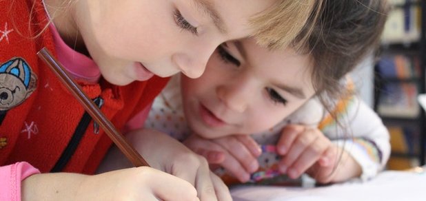 https://cdn1.pokupon.ua/uploaded/new_campaign_pictures/483762/data/main620x292/kids-girl-pencil-drawing-159823.jpeg?1525702171