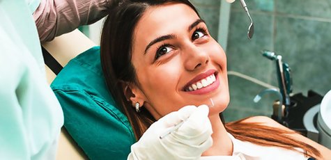 Чистка зубов в стоматологии «Сi-dentl»