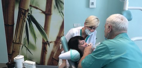Чистка зубов в стоматологии «Сi-dentl»