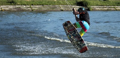 Катання на вейкборді в парку «Voodoo Wake Park»