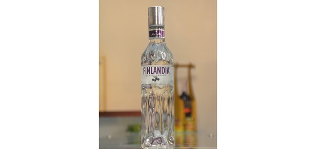 https://cdn1.pokupon.ua/uploaded/new_campaign_pictures/495693/data/main620x292/vodka_chernaya_smorodina_finlyandiya.jpg?1531297085