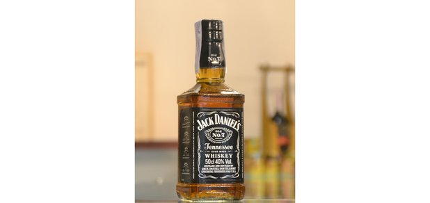 https://cdn1.pokupon.ua/uploaded/new_campaign_pictures/495697/data/main620x292/viski-dzhek-deniels-jack-daniels-0-5-l.jpg?1531297089
