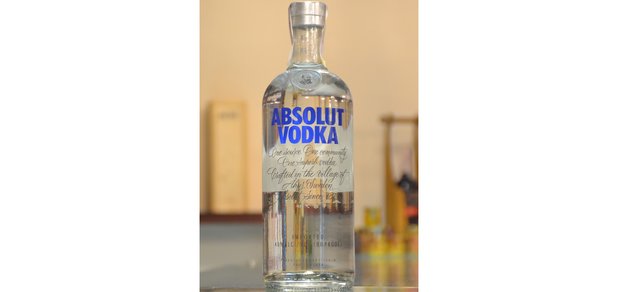 https://cdn1.pokupon.ua/uploaded/new_campaign_pictures/499045/data/main620x292/vodka-absolyut-absolut-40-0-7l-real-photo-not-logo.jpg?1532501500