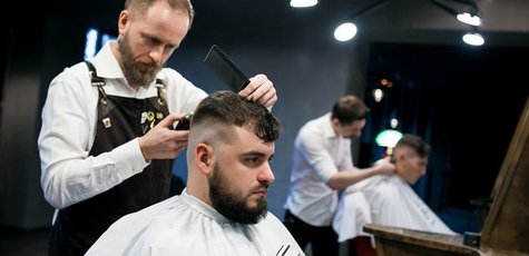 Мужская стрижка, коррекция, бритье бороды в «Zeuz»