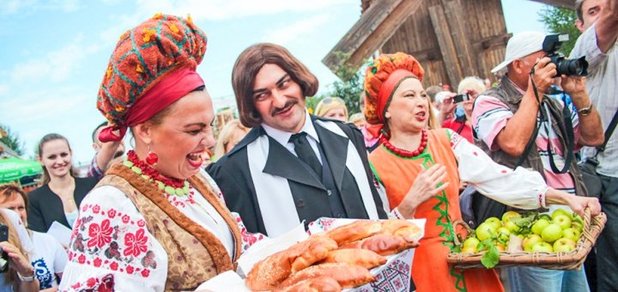 https://cdn1.pokupon.ua/uploaded/new_campaign_pictures/501829/data/main620x292/0000070584-sorocinskaa-armarka-2016.jpg?1533720474