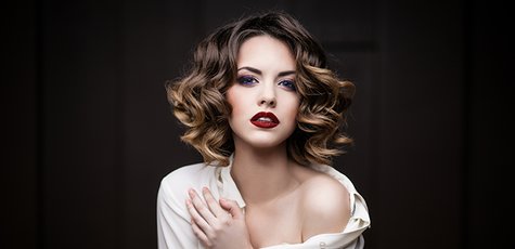 Скидка до 55% на накрутку волос, макияж в «Bravo»