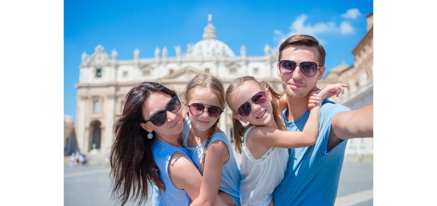 https://cdn1.pokupon.ua/uploaded/new_campaign_pictures/506679/data/main620x292/happy-young-family-taking-selfie-at-st-peters-basilica-church-in-vatican-city-rome-happy-travel-parents-and-kids-75602182.jpg?1535467427