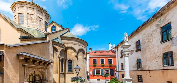https://cdn1.pokupon.ua/uploaded/new_campaign_pictures/516380/data/main620x292/shutterstock_1058806502.jpg?1538462547