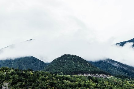 https://cdn1.pokupon.ua/uploaded/new_campaign_pictures/522377/data/main620x292/mountains-nature-forest-andorra.jpg?1540543189