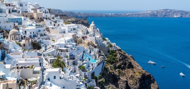 https://cdn1.pokupon.ua/uploaded/new_campaign_pictures/524766/data/main620x292/santorini-oia-greece-water-161815.jpeg?1541409334