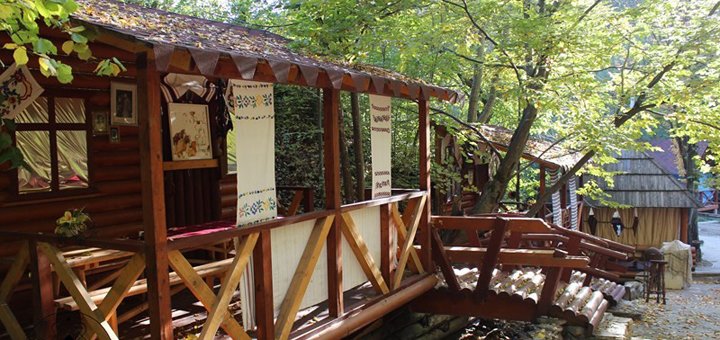 https://cdn1.pokupon.ua/uploaded/new_campaign_pictures/530573/data/main720x340/Gutsulska-grazhda-Vyzhenka_15.jpg?1542983055