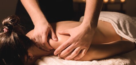 Лечебный массаж спины от сервиса «Pologi»