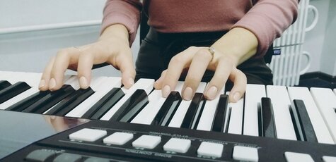 Уроки игры на фортепиано в студии AP Vocal Studio