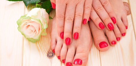 Маникюр и педикюр с покрытием в «Nail Grimerka»
