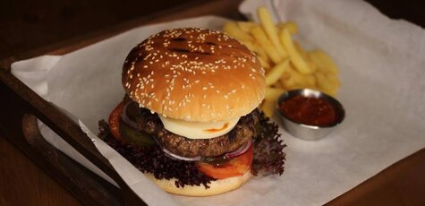 Знижка 40% на меню кухні в стейк-хаусі «Скотина»