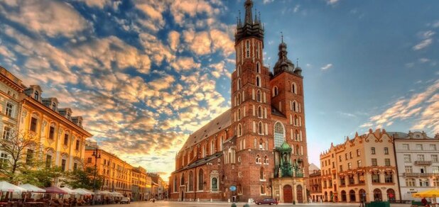 https://cdn1.pokupon.ua/uploaded/new_campaign_pictures/557446/data/main620x292/Krakow2_Mary-Basilica-Krakow_21.jpg?1549546102