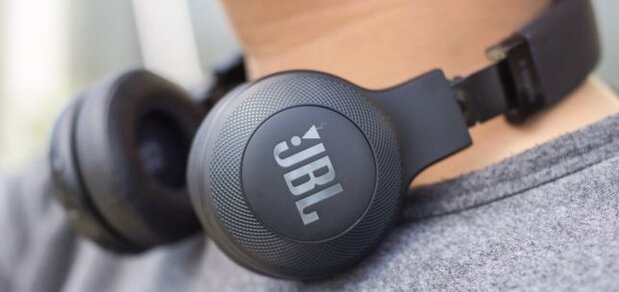 https://cdn1.pokupon.ua/uploaded/new_campaign_pictures/573353/data/main620x292/579783714_7_644x461_bluetooth-navushniki-jbl-e45bt-black-.jpg?1553859772