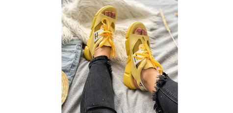 Скидка 5% на босоножки yellow
