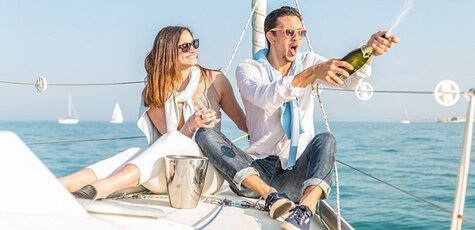Скидка 50% на прогулку под парусами от «Yacht Fun»