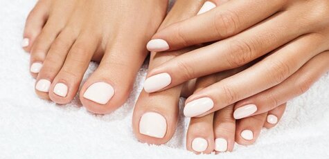 Manicure, pedicure at "Beauty bar Grenadine"