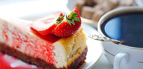 Скидка 50% на всё меню кухни и бара в кафе «Эклер»