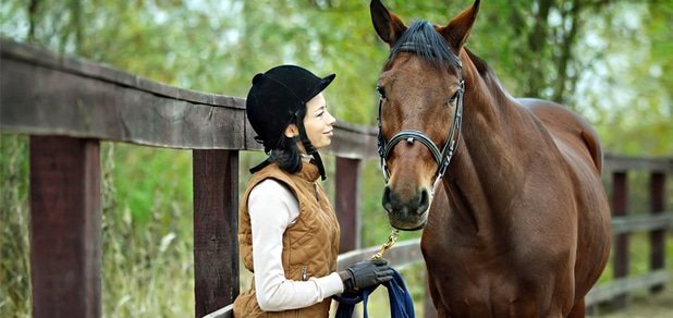 https://cdn1.pokupon.ua/uploaded/new_campaign_pictures/60570/data/main620x292/girl-with-horse.jpg?1458299969