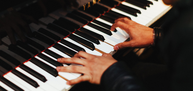 https://cdn1.pokupon.ua/uploaded/new_campaign_pictures/608486/data/main620x292/piano-chords-main.png?1562680898