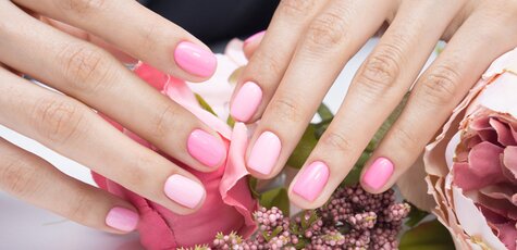 Маникюр, педикюр и покрытие в «Aziza&Co»