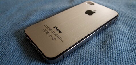 Заміна задньої кришки-корпуса в iPhone 4/4S