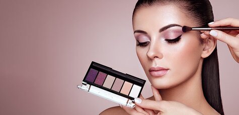 Нанесение макияжа и экспресс обучение в студии