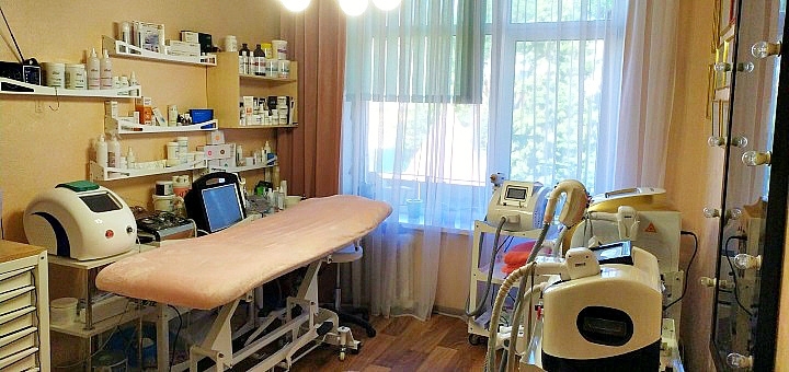 

До 3 сеансов фотоомоложения лица, шеи или декольте