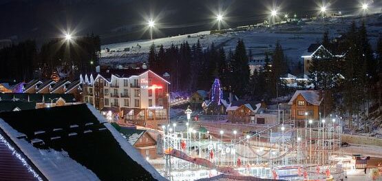 https://cdn1.pokupon.ua/uploaded/new_campaign_pictures/654376/data/main720x340/novogodniy-bukovel-555x455.jpg?1575987341