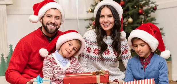 https://cdn1.pokupon.ua/uploaded/new_campaign_pictures/659971/data/main620x292/novorichna-simeyna-fotosesiya-rivne.jpg?1577356430