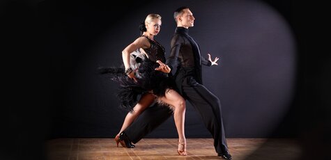 До 12 занятий сальсой и бачатой в «Pina Colada»