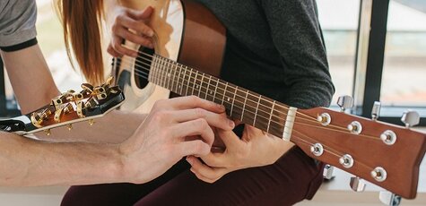 До 8 занятий по обучению игре на гитаре