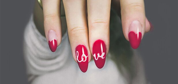 https://cdn1.pokupon.ua/uploaded/new_campaign_pictures/679481/data/main620x292/red-and-white-manicure-with-love-print-887352.jpg?1582906331