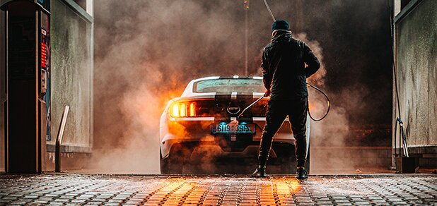 https://cdn1.pokupon.ua/uploaded/new_campaign_pictures/680478/data/main620x292/car-being-wash-by-man-3354647.jpg?1583314618