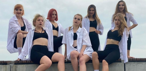 Танцы или фитнес в студии «Let'sGetIT»