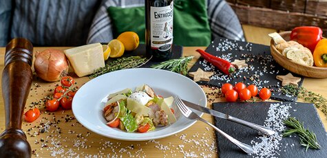 Скидка 50% на все меню кухни в «Public Cafe»