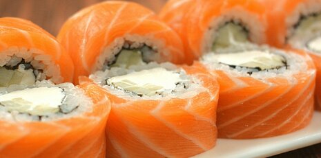 Скидка 50% на суши, роллы и сеты в «Sushi Holl»