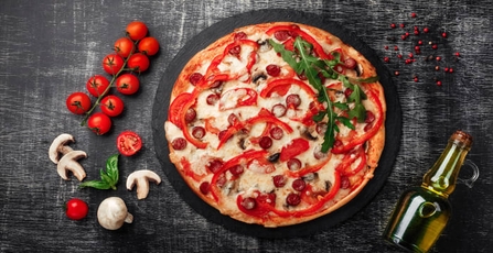 Знижка 40% на салати і 30% на піцу в Napolipizza
