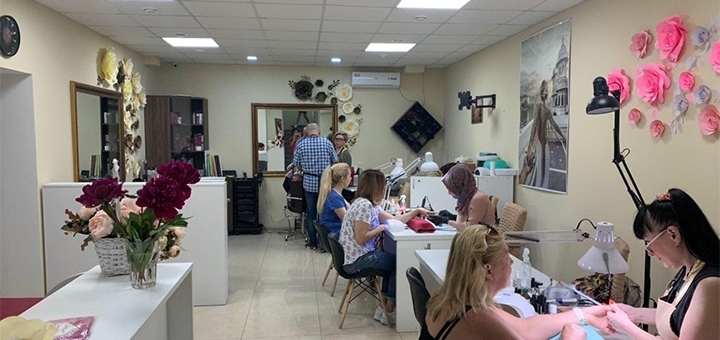 

Женская или мужская стрижка для волос любой длины