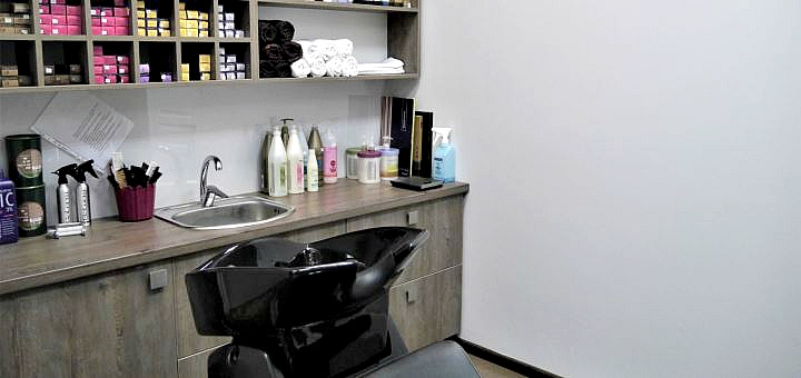 

Окрашивание и укладка волос в Salerm Beauty Space
