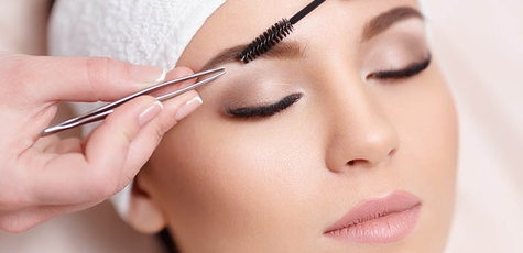 Корекція і фарбування брів в «Daarbeauty»