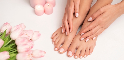 Маникюр и педикюр с покрытием лаком в «Daarbeauty»