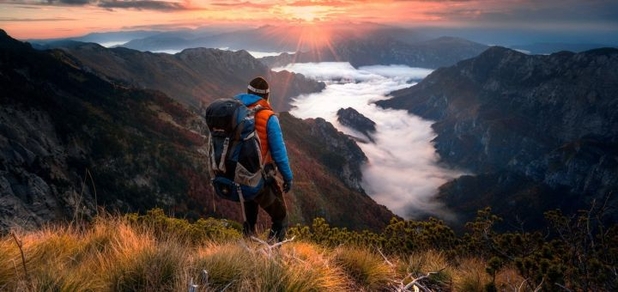 https://cdn1.pokupon.ua/uploaded/new_campaign_pictures/716059/data/main620x292/turist-s-bolshim-rjukzakom-v-gorah-na-zakate.jpg?1598362017