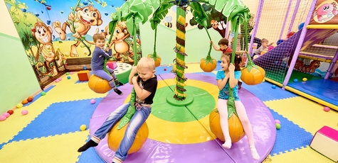 Entertainment for the child in the club "ant"