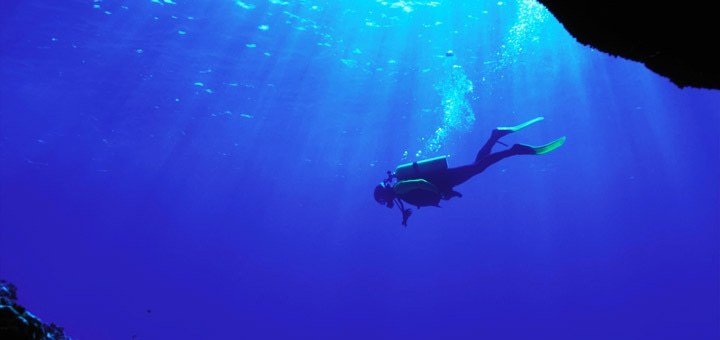 https://cdn1.pokupon.ua/uploaded/new_campaign_pictures/73740/data/main720x340/sea_diver_underwater.jpg?1466603681