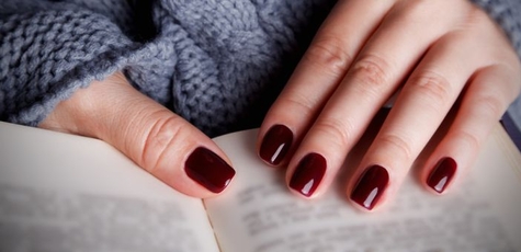 Классический маникюр с покрытием в Nails and Hair
